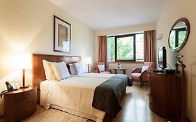 Stay In The Heart Of Lisbon-Altis Suites Hotel